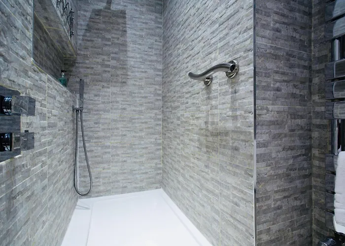 Harrogate Holiday Apartments - Courtyard Mews - Garden